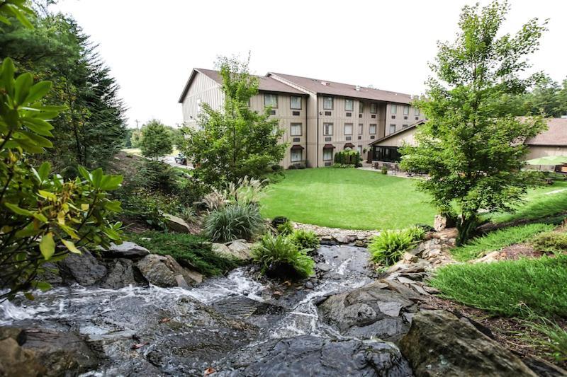 The Lodge At Flat Rock Exterior photo